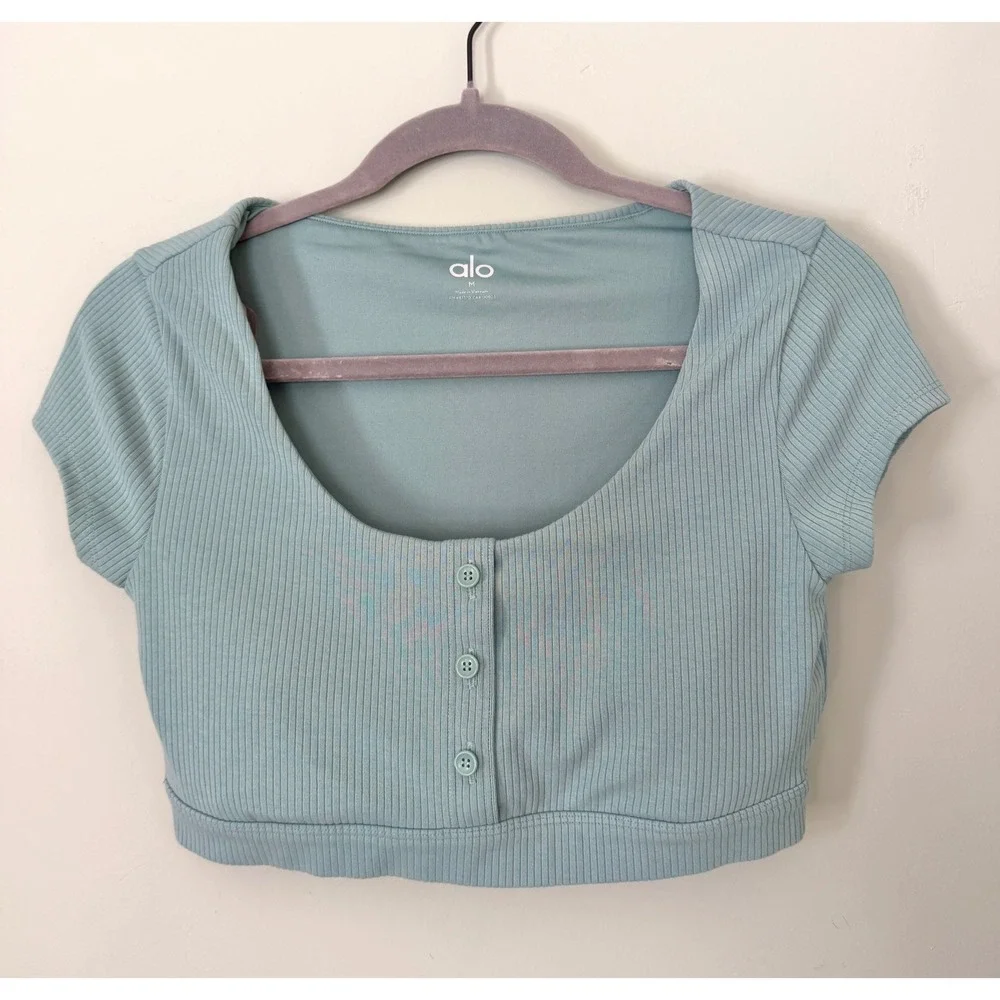 Alo Yoga Blissful Henley Bra‎ Crop Top Scoop Neck Short Sleeve Sage Green Medium